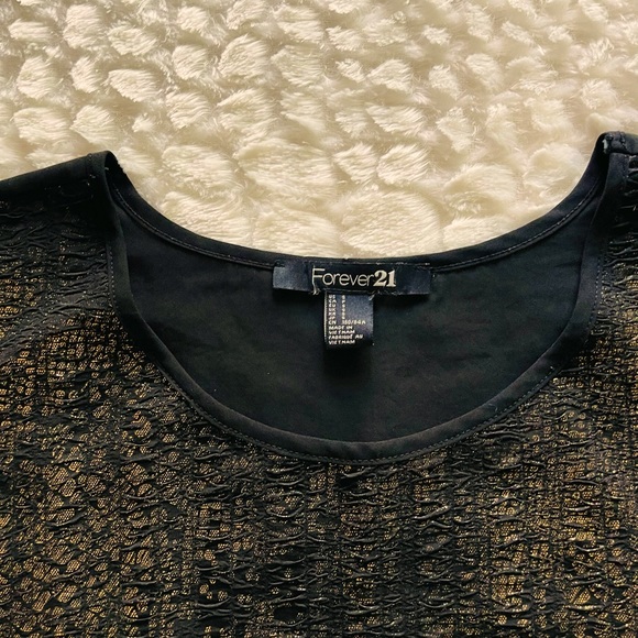 FOREVER 21: Women’s Pre-Owned size (S) black & gold short sleeve blouse. - Picture 2 of 4